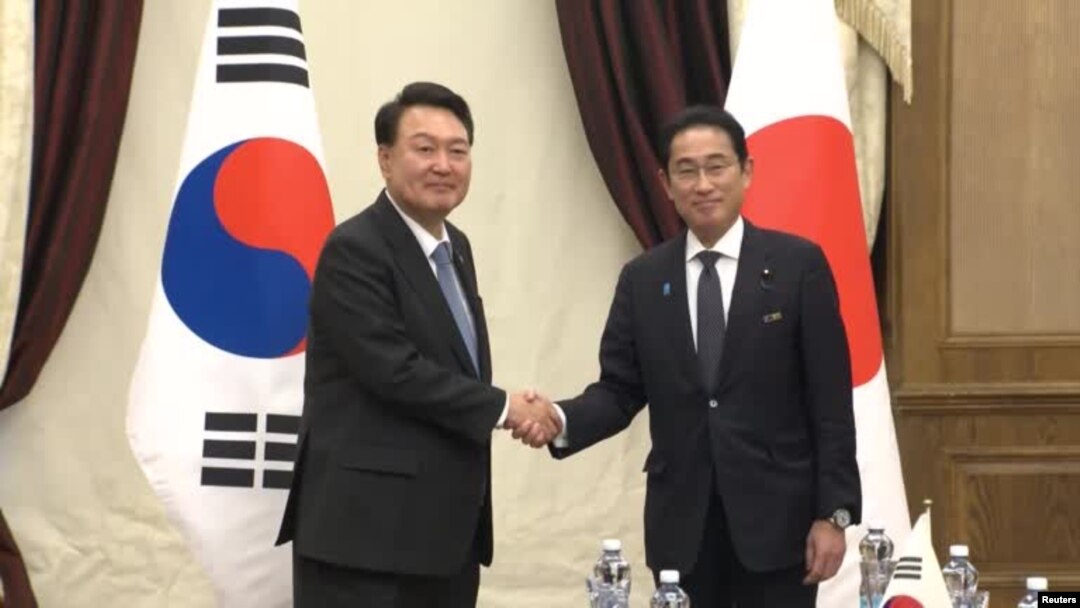 윤석열 한국 대통령과 기시다 후미오 일본 총리가 지난달 나토 정상회의가 열린 리투아니아 빌뉴스에서 양자회담을 했다.