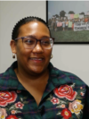 La educadora y 'dreamer' panameña Eika Earlington conversa con la VOA en la sede de la Coalición por los Derechos de los Inmigrantes y Refugiados de Tennessee, en Nashville, el 10 de febrero de 2024.