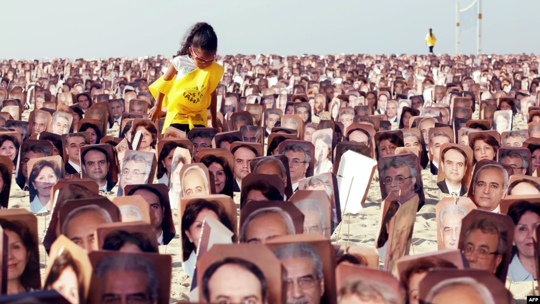 Members of the Baha'i religion demonstrate in Rio de Janeiro, June 19, 2011, asking Iranian authorities to release seven Baha'i prisoners accused of spying for Israel and sentenced to 20 years in jail.