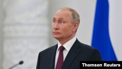 El presidente ruso Putin asiste a una ceremonia de entrega de premios en Moscú. 