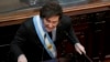 El presidente de Argentina, Javier Milei, pronuncia su discurso anual sobre el Estado de la Nación, que marca el inicio del año legislativo, en Buenos Aires, Argentina, el sábado 1 de marzo de 2025. AP