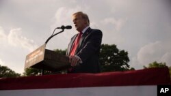 El candidato presidencial republicano Donald Trump habla durante un mitin de campaña en el distrito del Bronx, el jueves 23 de mayo de 2024, en Nueva York.