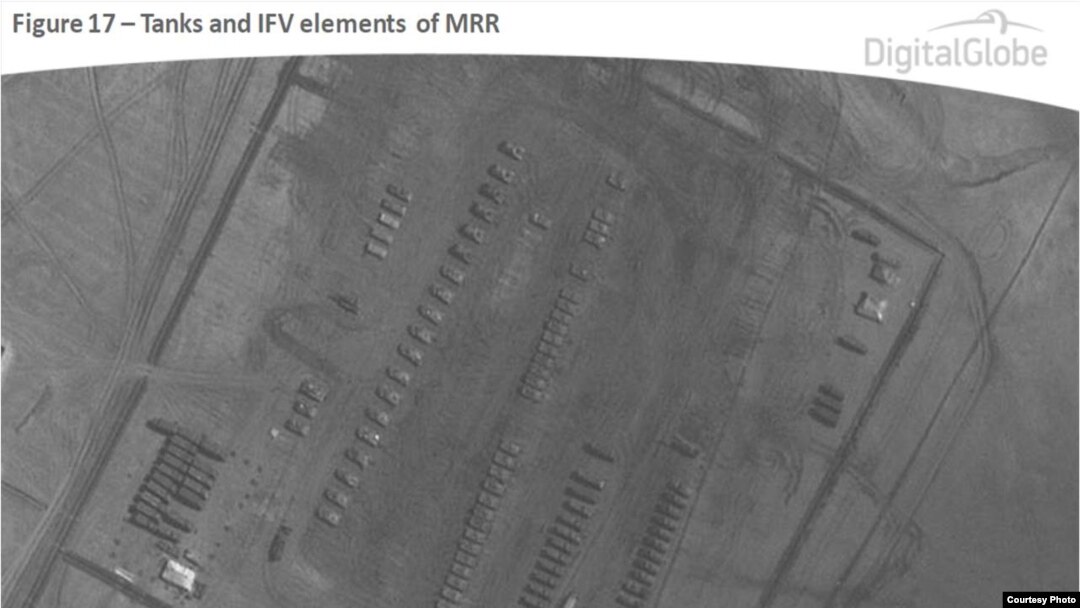 Wani hoto da NATO ta saki Afrilu 10, 2014 dake nuna tankokin yaki da motocin sintirin sojoji a fagen daga na kasar Rasha, a kusa da Kuzminka, Rasha dake kusa Ukraine. (DigitalGlobe/NATO ACO PAO)
