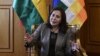 La ministra de Relaciones Exteriores de Bolivia, Karen Longaric, habla durante una entrevista con AFP en La Paz, el viernes.