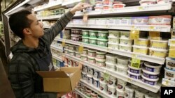 Los consumidores estadounidenses gastaron menos en junio que en los dos meses anteriores.