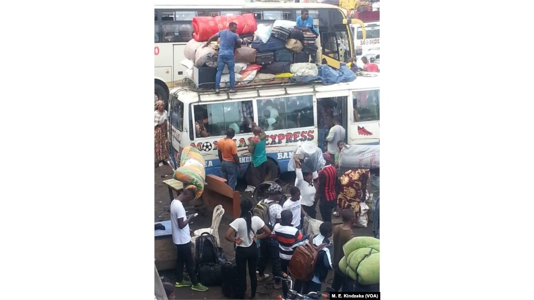 FILE - People escaping from Kumba, an English-speaking town in Southwestern Cameroon, Sept. 11 2018.