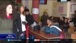 Tiranë, pedagogë e studentë në protesta