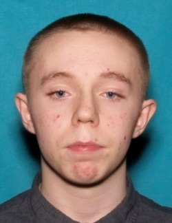 Esta foto del Departamento de Policía Metropolitana de Indianápolis muestra a Brandon Scott Hole, de 19 años, exempleado de una planta de FedEx identificado como el atacante en un tiroteo que dejó 8 muertos y varios heridos el 15 de abril de 2021.