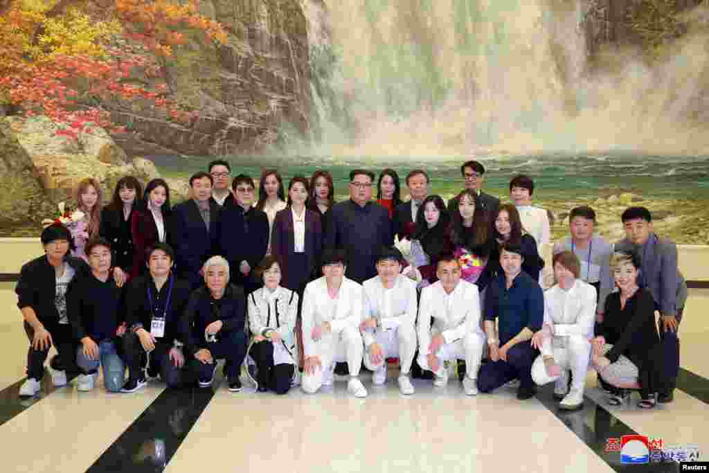 North Korean leader Kim Jong Un poses with South Korean K-pop singers in this photo released by North Korea's Korean Central News Agency (KCNA) in Pyongyang.