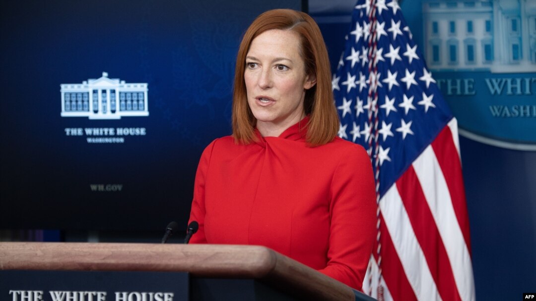 La portavoz de la Casa Blanca, Jen Psaki, conversa con los periodistas durante la rueda de prensa del 18 de febrero de 2021.